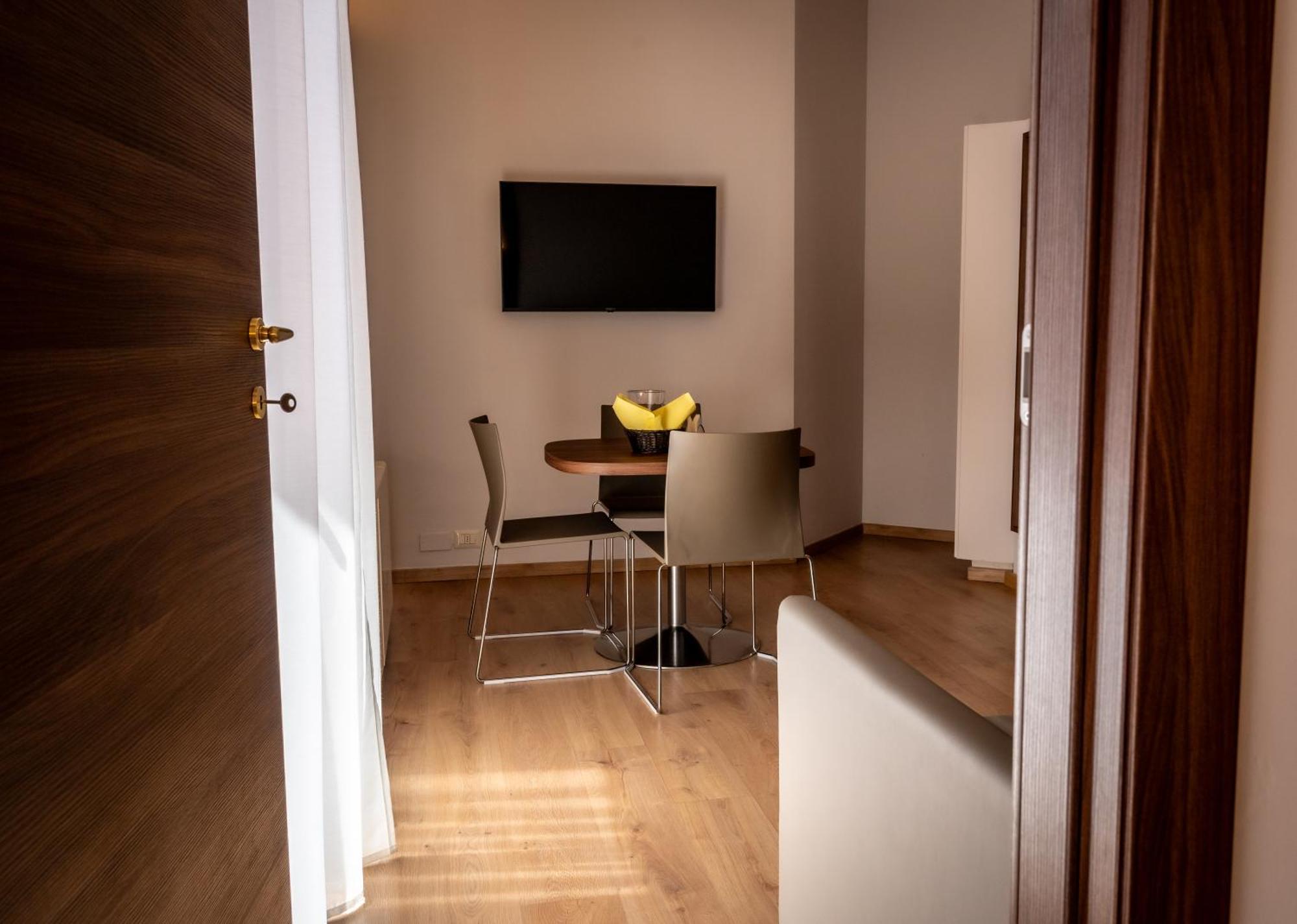 One-Bedroom Apartment Sofa Bed,1602327432:JPEG